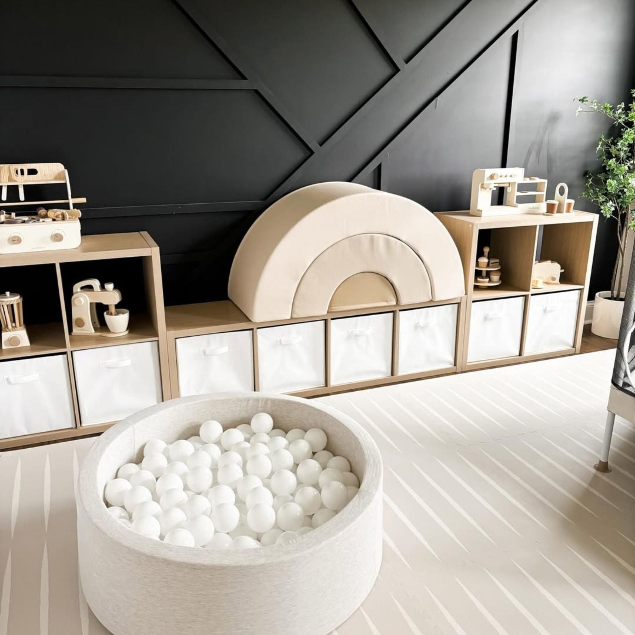 Speelmat baby foam Lucio Linen van Eeveve bedekt de volledige vloer van een Montessori-speelkamer, veilige en stijlvolle speelruimte voor kinderen