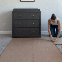 Speelmat baby foam die eenvoudig wordt geïnstalleerd door puzzelstukken in elkaar te klikken, praktische montage